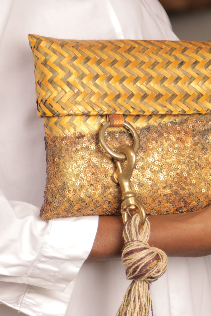Guaviare clutch held by a model