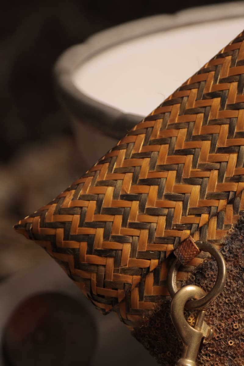 Clutch with fabric in traditional sikuani pattern