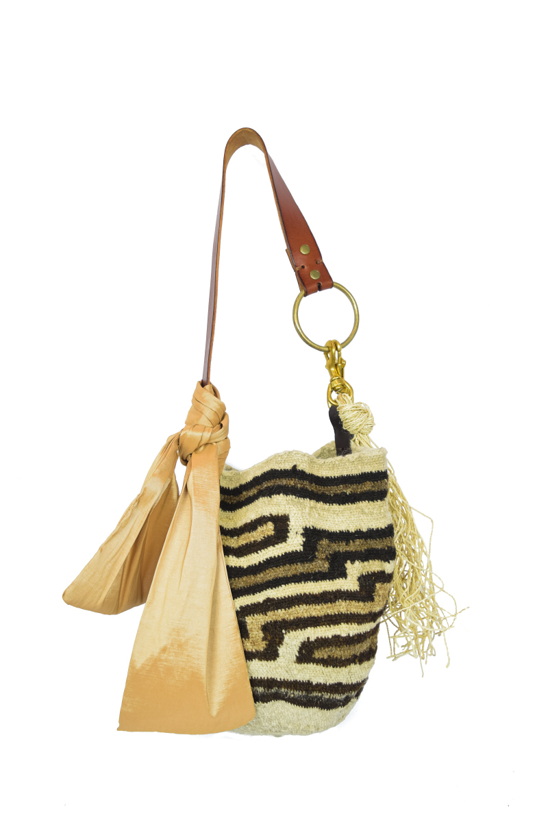 Arhuaca handbag with light bow and handmade fibers